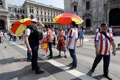 Se rozarán los 30 grados, en un día veraniego en una ciudad que cuenta con un clima continental que se caracteriza por sus veranos cálidos y húmedos e inviernos fríos. En la imagen, seguirodres en la plaza del Duomo de Milán.