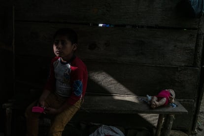 Uno de los hijos de Mario Manuel López Flores en Chilón, Chiapas.