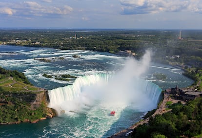 La impresionante fuerza de las cataratas del Niágara.