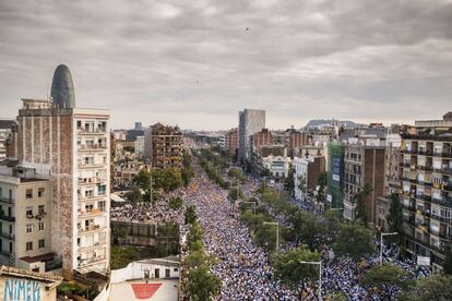 L'independentisme català va demostrar durant la Diada, per quart any consecutiu, la seva gran capacitat de mobilització i va omplir els més de cinc quilòmetres de l'avinguda Meridiana de Barcelona en una manifestació que va coincidir amb l'arrencada de la campanya del 27-S. Els independentistes van aconseguir un any més oferir la imatge d'una de les principals artèries de Barcelona plena a vessar. Però la manifestació no es va salvar de les habituals guerres de xifres. La Guàrdia Urbana de Barcelona va calcular una assistència d'1,4 milions de persones, xifra que els organitzadors van elevar a dos milions i que la Delegació del Govern espanyol a Catalunya va rebaixar fins als 520.000.