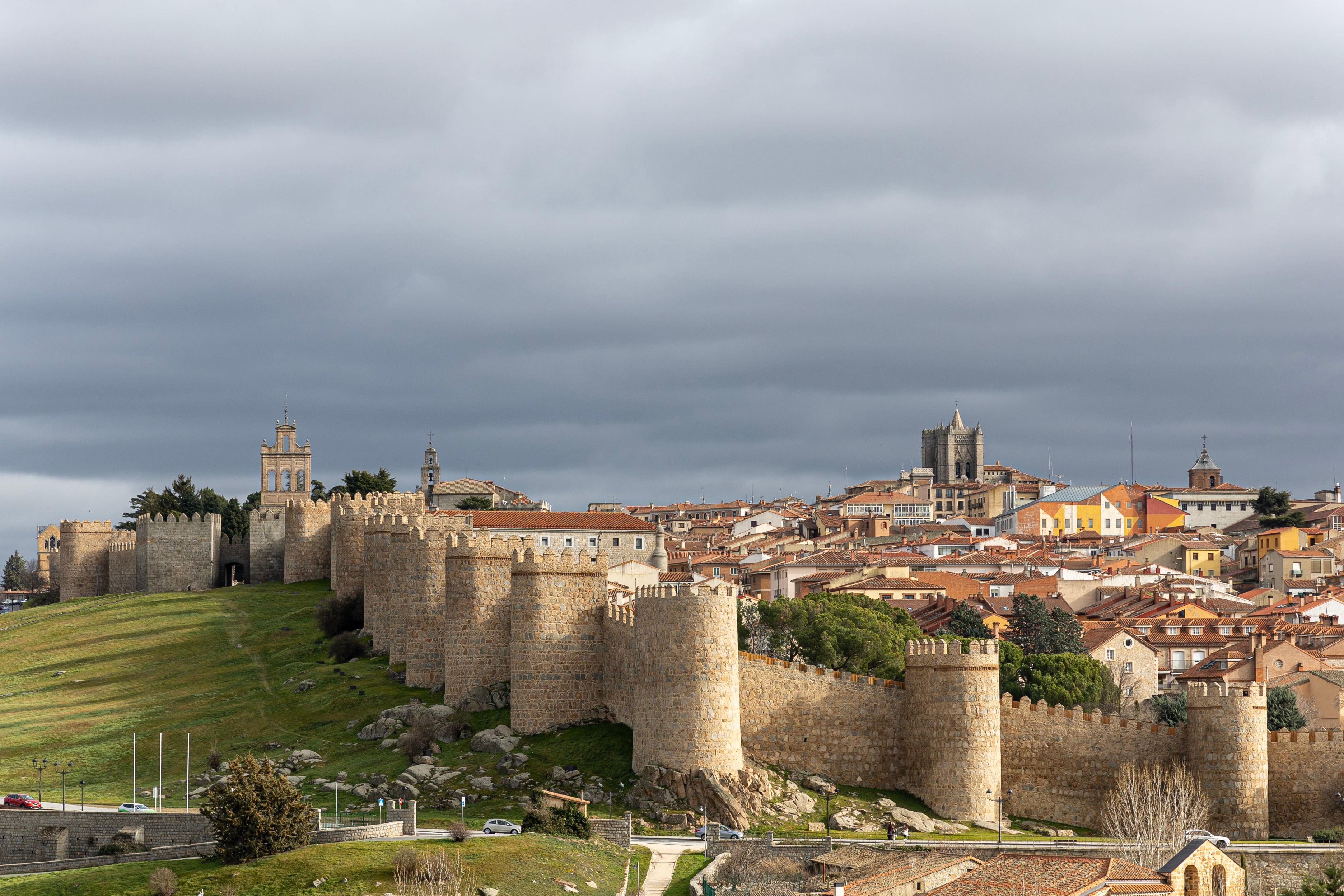 Vista de Ávila desde el humilladero de los Cuatro Postes, un monumento de 1566.