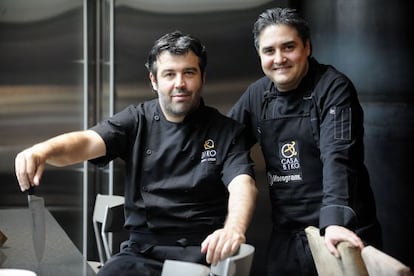 Bruno Oteiza (izquierda) y Mikel Alonso, los chefs responsables del restaurante Biko, en México, en una foto de archivo.