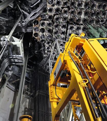 Dentro de la vasija del reactor de la central austriaca de Zwentendorf se pueden contemplar los dispositivos para las barras de control y la piscina de supresión, lugares casi de ciencia ficción para los profanos en la materia.