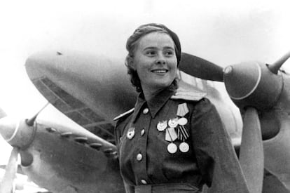 Maisha Dolina, piloto de la fuerza aérea soviética.