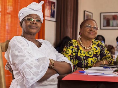 Rosalie Oububa, secretaria de ONG en Burkina Faso, y Madeleine Maka, ex ministra de Comercio de Guinea Conakry, en el taller Liderazgo femenino, mediación de conflictos y consolidación de la paz en África.