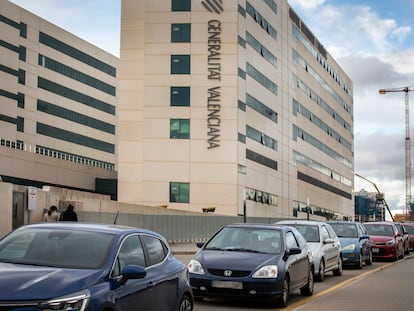 Hospital La Fe de Valencia, donde ha sido ingresada herida grave la copiloto de la motocicleta.