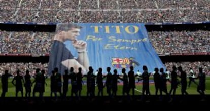 El homenaje del Camp Nou a Tito.