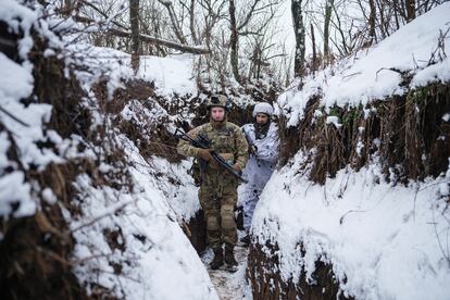 Soldados ucranios, ayer en las trincheras cercanas a la localidad de Marinka, en la región de Donetsk.