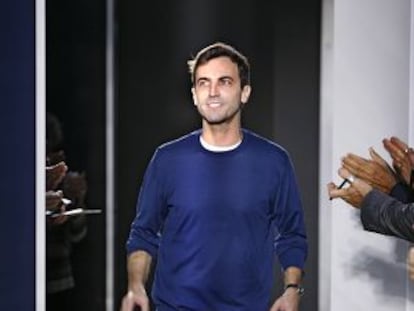 Nicolas Ghesquière, tras su desfile de 'prêt-à-porter' de primavera/verano 2012.