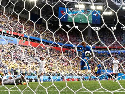 Neymar marca el segundo gol de Brasil.