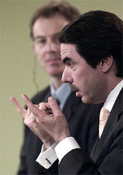 José María Aznar y Tony Blair, en la conferencia de prensa de ayer.