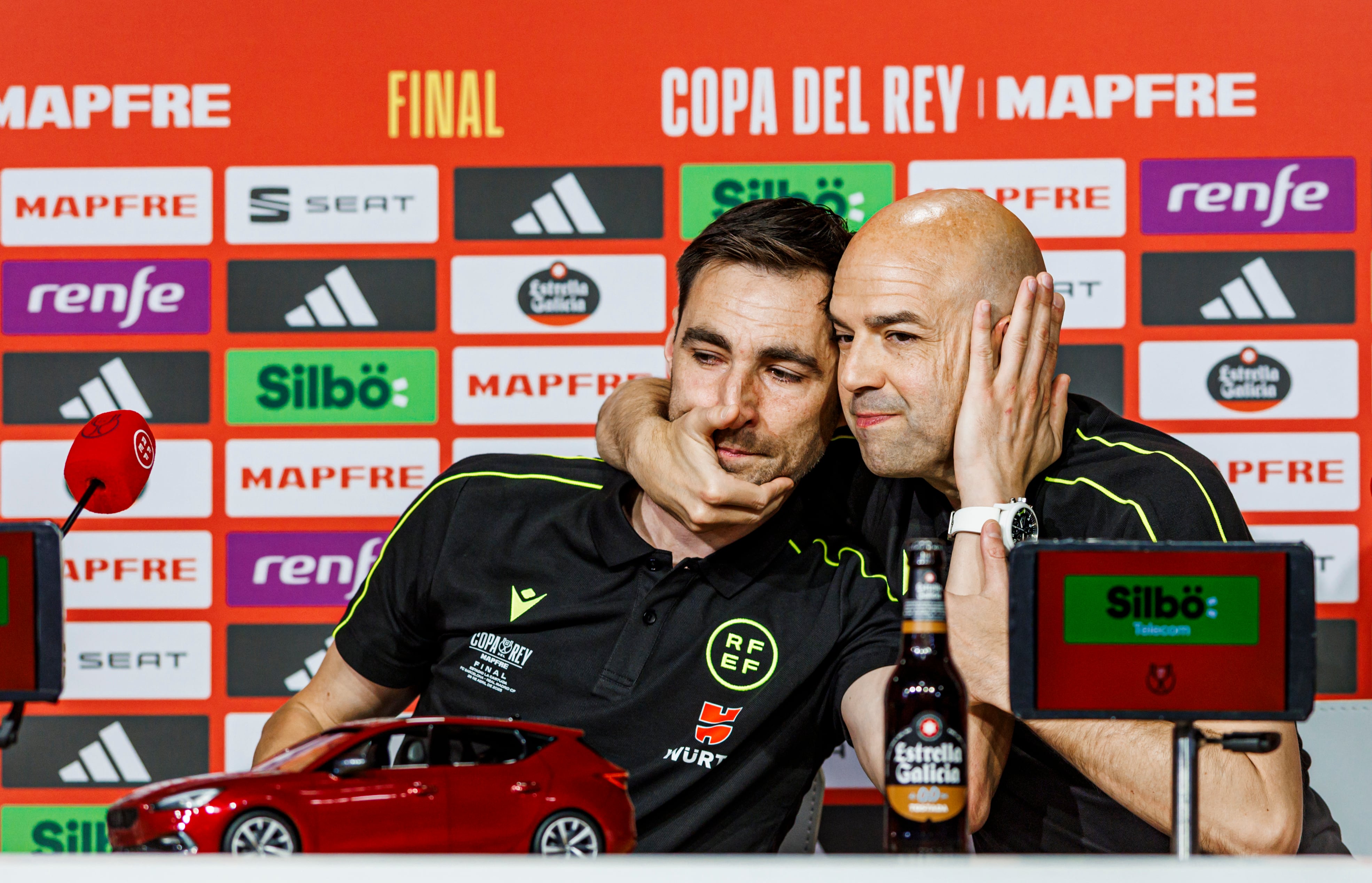 El árbitro de la final de Copa del Rey, entre lágrimas: “Es jodido cuando tu hijo llega llorando porque le dicen tu padre es un ladrón” 