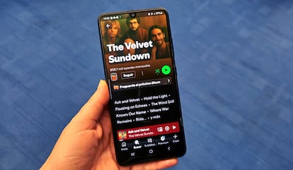 El perfil de la banda The Velvet Sundown, creada con inteligencia artificial, en Spotify.