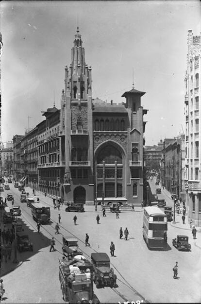 Casal del ahorro, sede de los servicios centrales de la Caixa de Pensiones, en la Via Laietana de Barcelona. 1914 1917. -FOTO: ADOLFO ZERKOWITZ.