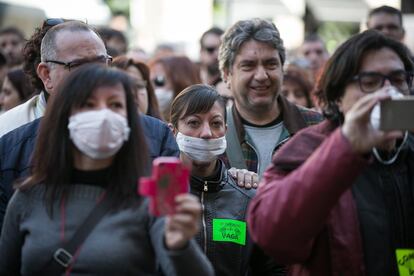 Concentración de los trabajadores del metro en la plaza Sant Jaume.