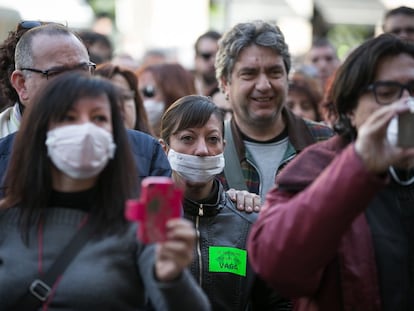 Concentración de los trabajadores del metro en la plaza Sant Jaume.