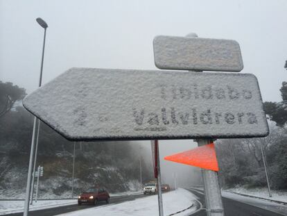 La nevada ha caído también en el Tibidabo (Barcelona)