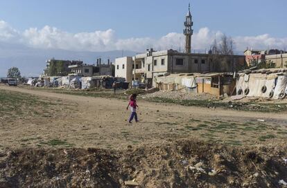 Un asentamiento informal de refugiados sirios en la regi&oacute;n libanesa de la Bekaa, fronteriza con Siria. 