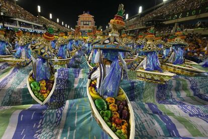 Ao passar como um rio pela avenida, a Portela emocionou os foliões que assistiam ao desfile e quebrou o jejum de 33 anos, sendo consagrada a campeã do Carnaval 2017 do Rio de Janeiro.