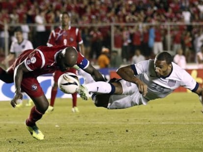 Terrance Boyd (right) and Panama&#039;s Roberto Chen vie for the ball in the USA&#039;s 3-2 win. 