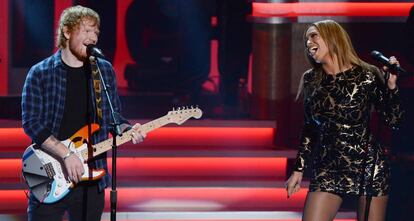 Ed Sheeran y Beyoncé, en los premios Grammy en 2015.
