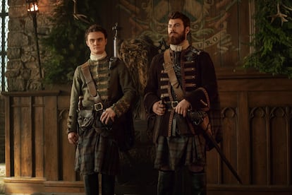 Séamus McLean Ross y Sam Retford interpretan a los hermanos Colum y Dougal MacKenzie en 'Outlander: Sangre de mi sangre'.