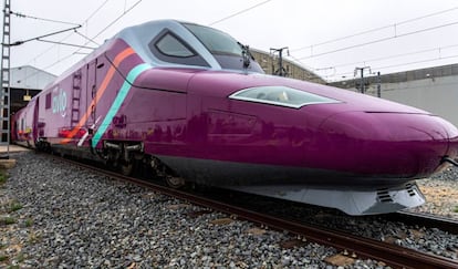 Tren AVLO de Renfe, en los talleres de Villaseca de La Sagra.