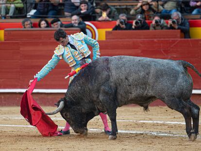 Daniel Luque, en la faena de muleta a uno de los toros de Victorino Martín.