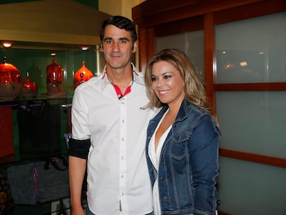 Jesulín de Ubrique y María José Campanario tras una corrida de toros del matador celebrada en Cuenca en agosto de 2018.