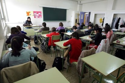 A pesar del paro, algunos estudiantes han asistido a clases en el IES Ausias March, de Barcelona.