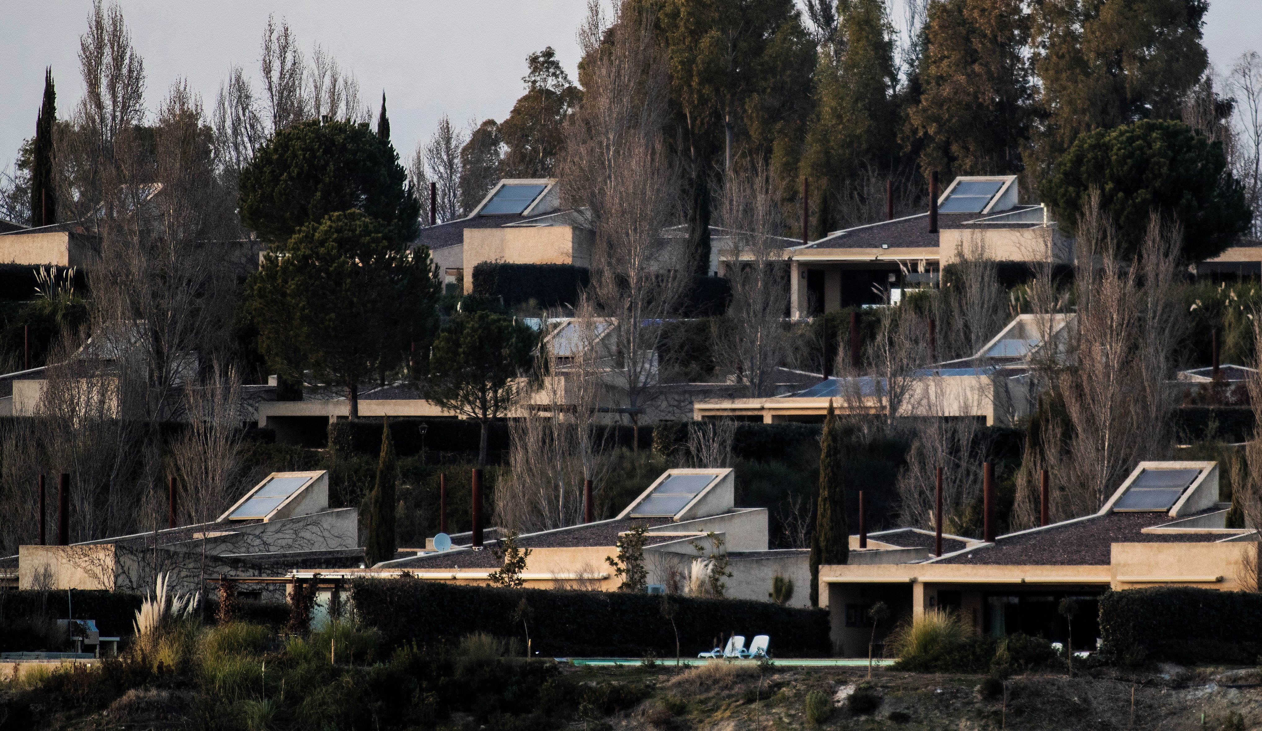 Urbanización en la Isla de Valdecañas, en El Gordo (Cáceres), en 2022.
