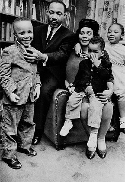 Martin Luther King, con su esposa Coretta y tres de sus cuatro hijos, en 1963.