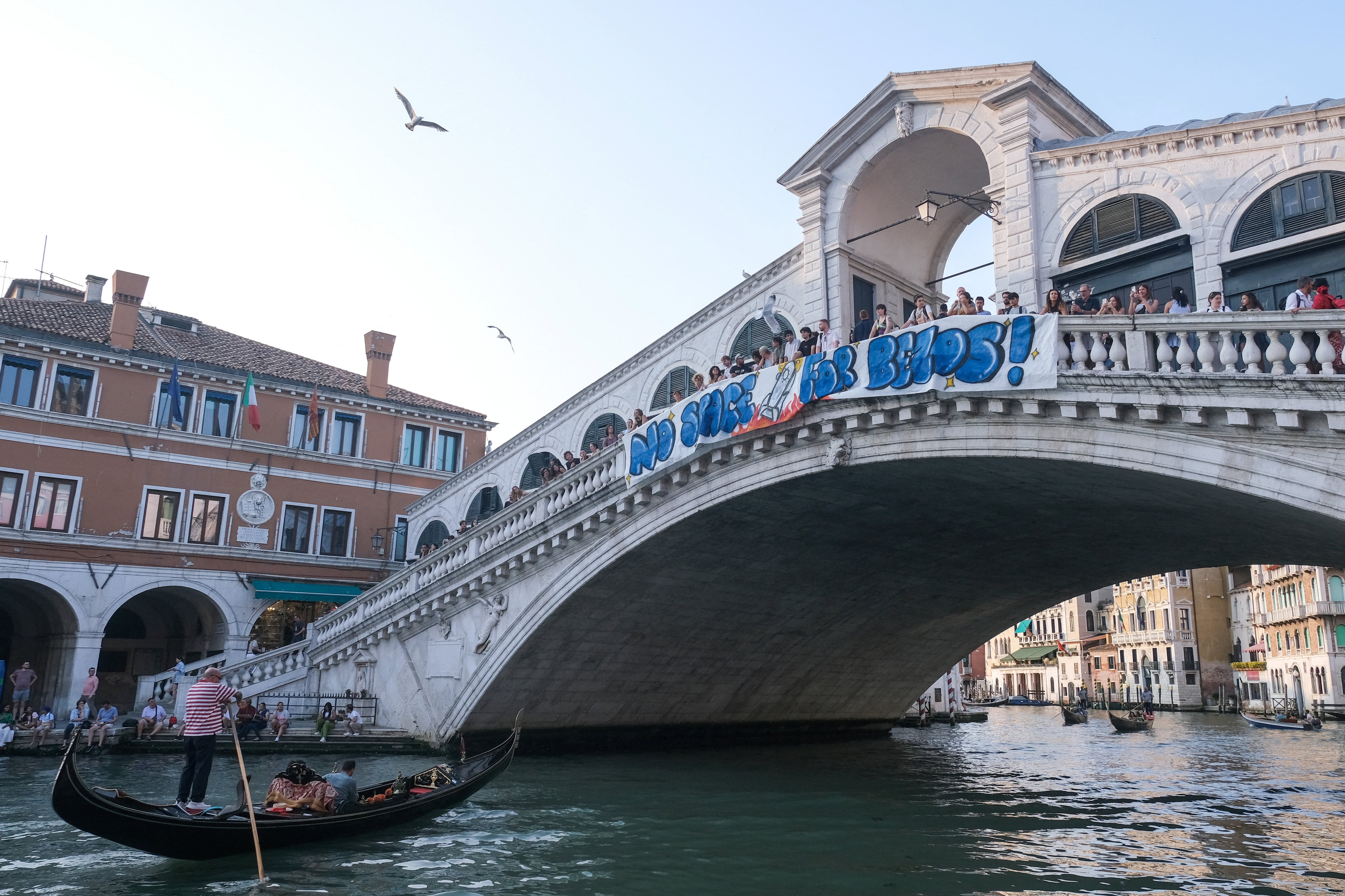 Rebelión en Venecia contra la boda de Jeff Bezos y Lauren Sanchez: “Impediremos que lleguen a la iglesia con botes hinchables”