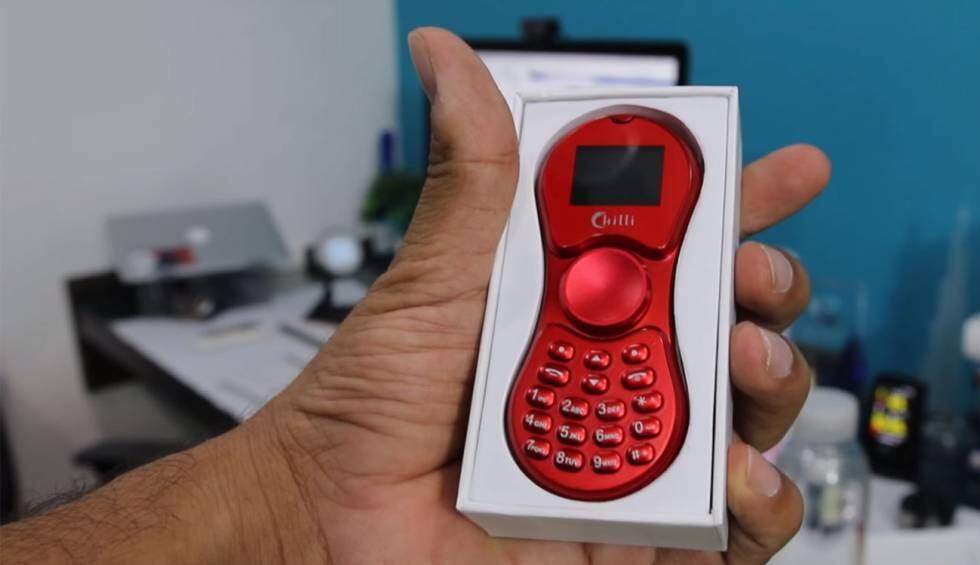 El rojo es uno de los colores disponibles de este curioso teléfono