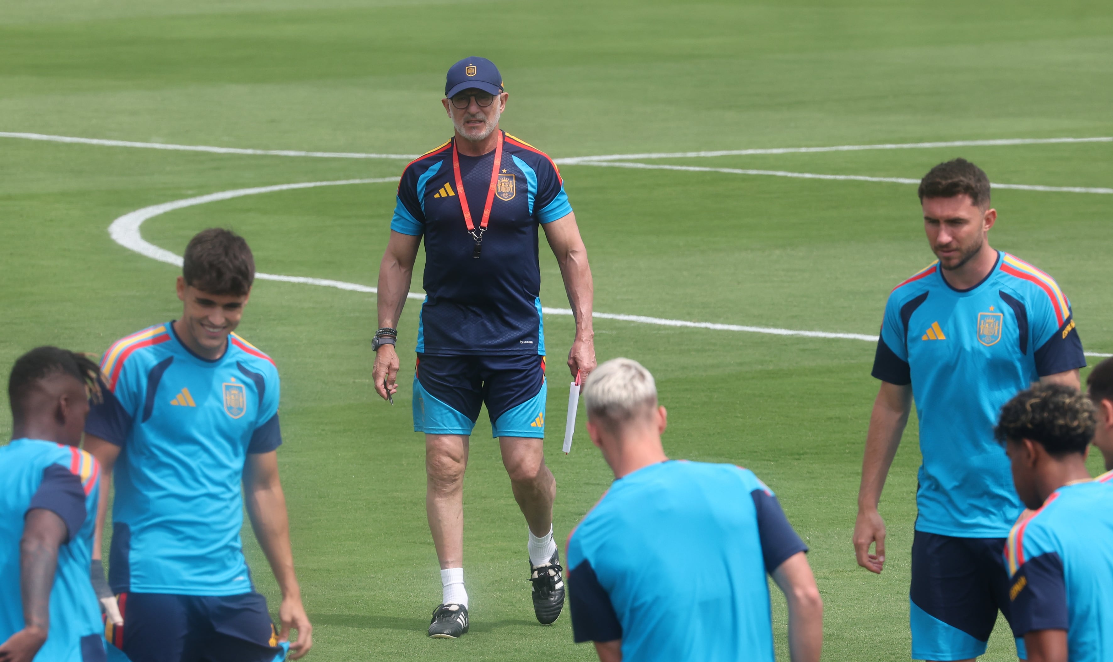 Uruguay-España, el reencuentro del discípulo De la Fuente con el maestro Bielsa, ahora al borde de la eliminación