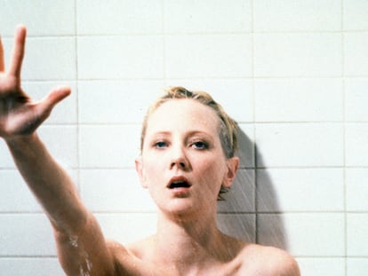 It’s not Janet Leigh: it’s Anne Heche dying in full color in Gus Van Sant’s version of ‘Psycho’ from 1998.