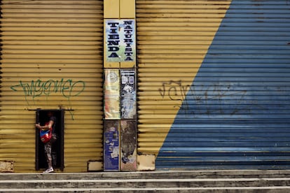 Uno de los principales mercados del barrio de Petare permaneció cerrado tras las protestas, este martes.