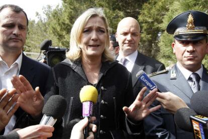 La líder del ultraderechista Frente Nacional, Marine Le Pen, ayer en Lampedusa.