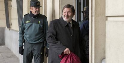 Francisco Javier Guerrero a su llegada a la Audiencia Provincial de Sevilla, este lunes.