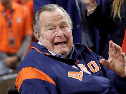 George H.W. Bush el pasado 29 de octubre en un partido de b&eacute;isbol