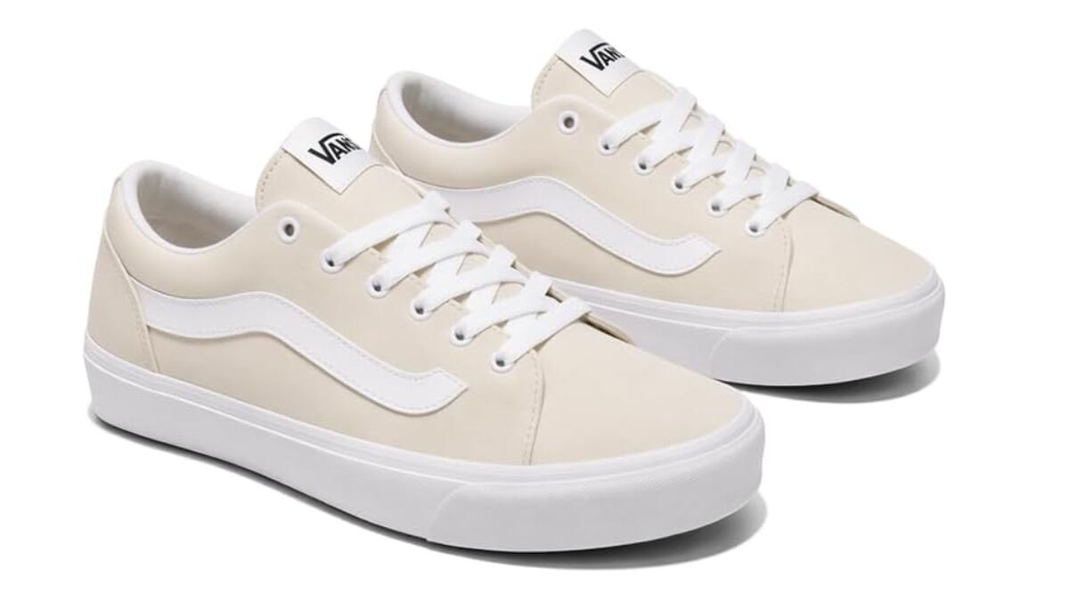 Zapatillas Vans de estilo 'casual' para mujer.