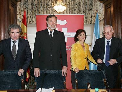 De izquierda a derecha, César Antonio Molina, Rafael Bielsa, Carmen Calvo y Víctor García de la Concha.