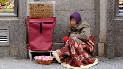 Un sin hogar en la Puerta del Sol, de Madrid.