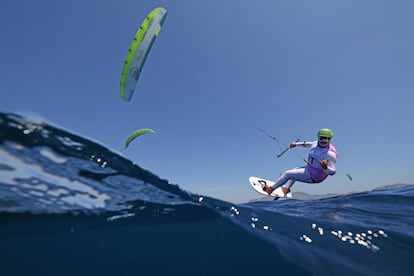 Valentin Bontus, de Austria, durante la prueba de 'Kite-surf'.