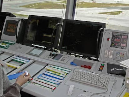 Una controladora en el aeropuerto de Madrid-Barajas Adolfo Suárez.