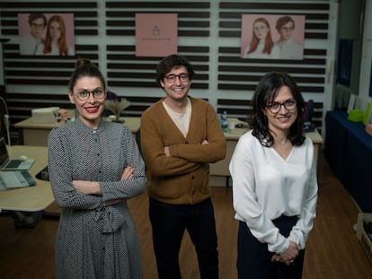 Cristina Castro, Ruben Palma Flores e Inmaculada Lopez Ortega, fundadores de Apricotte, en sus oficinas de Carabanchel.