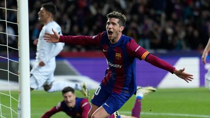 Sergi Roberto celebra el tercer gol del Barcelona ante el Nápoles.