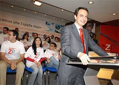 Rodríguez Zapatero, durante la presentación esta mañana de la <i>Campaña de la gente</i> en la sede socialista.