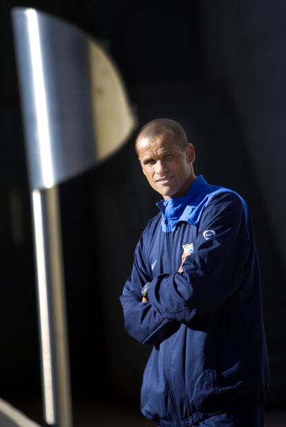 Rivaldo posa para una entrevista durante su paso por el Bunyodkor.