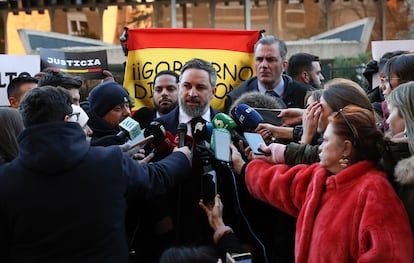 El presidente de Vox, Santiago Abascal, atiende a los medios antes de presentar el recurso de inconstitucionalidad contra la supresión del delito de sedición, el 19 de enero.